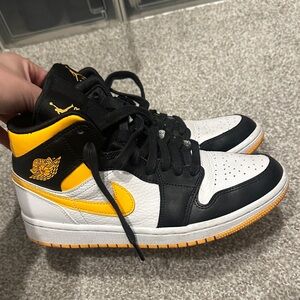 Womens Air Jordan 1 Mid SE 'White Laser Orange'